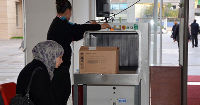 X - Ray cihazından geçirilen kutudan bebek cesedi çıktı