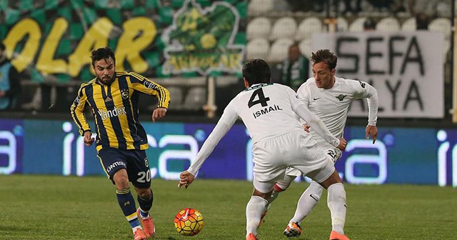 Akhisar Belediyespor - Fenerbahçe maçında bayrak skandalı