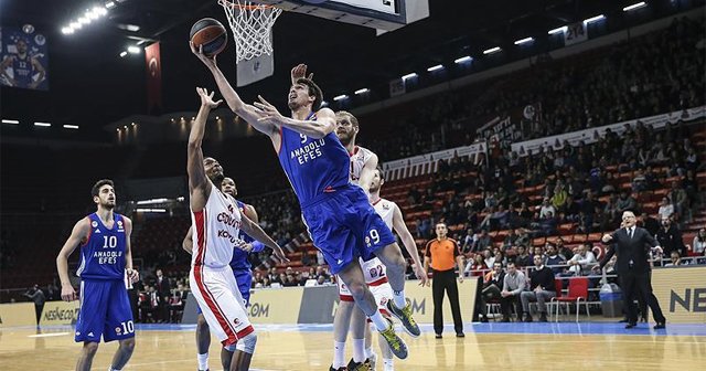 Anadolu Efes gruptaki iddiasını sürdürdü