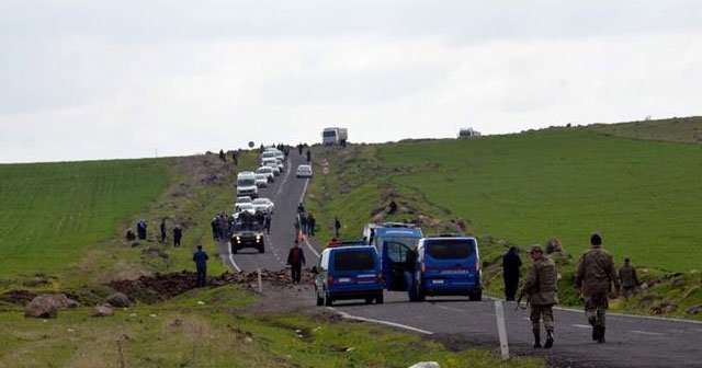 Askeri aracın geçişi sırasında patlama