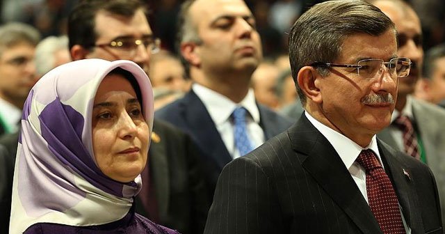 Başbakan Davutoğlu ve eşi Sezen Aksu&#039;ya taziyelerini iletti