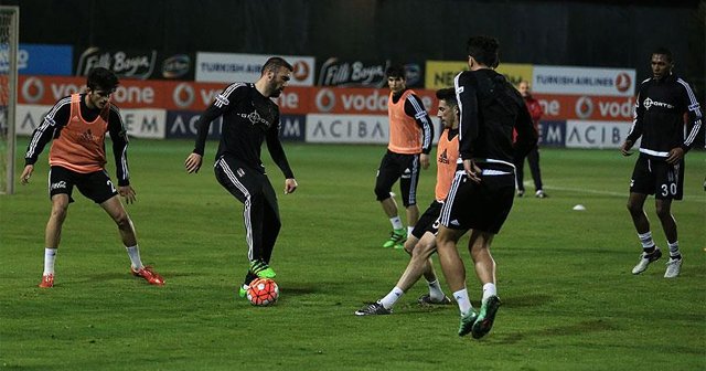 Beşiktaş 10 futbolcuyla çalıştı