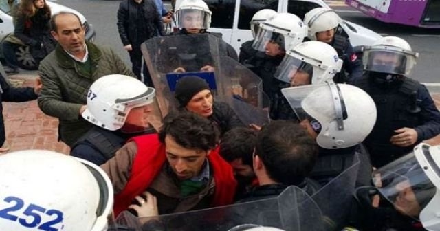 Beşiktaş&#039;ta taşeron işçi eylemine polis müdahalesi