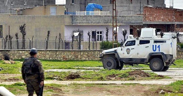 Binaları patlatarak güvenlik güçlerini engellemeye çalışıyorlar