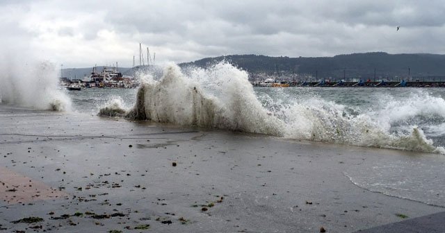 Çanakkale’de feribot seferleri durdu