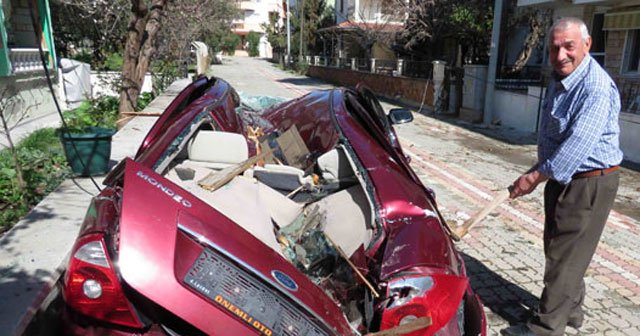 Çanakkale&#039;de hortum maddi hasara sebep oldu