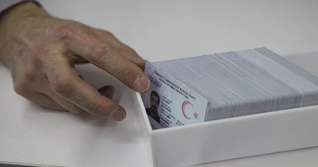 Çipli kimlikler dağıtılıyor