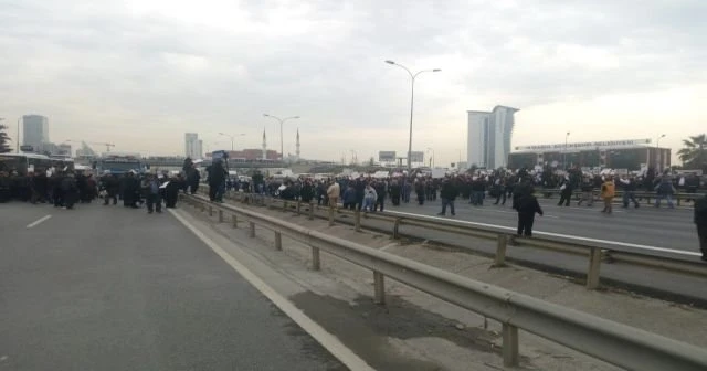 D-100 karayolunu trafiğe kapattılar