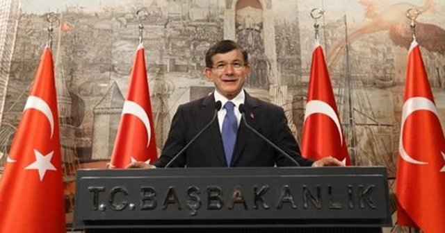 Davutoğlu Kadınlar Günü'nü Twitter’dan da kutladı