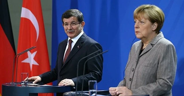Davutoğlu Merkel ile görüştü