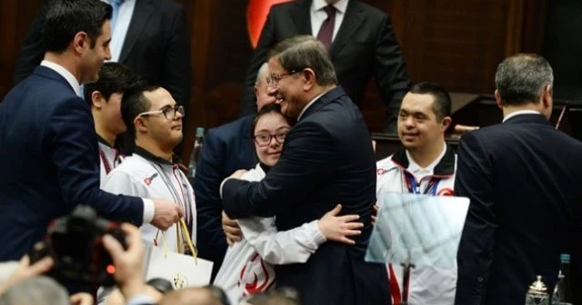 Davutoğlu, özel sporcuları kabul etti