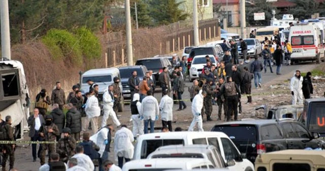 Diyarbakır'da hain saldırı, 7 şehit 27 yaralı