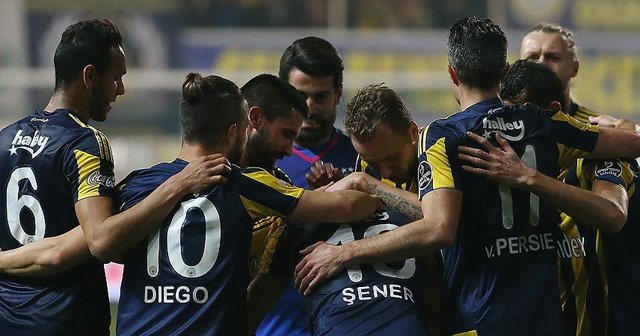 Fenerbahçe deplasmanda Akhisar Belediyespor&#039;u 3-0 yendi