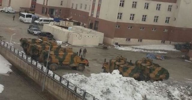 Hakkari Yüksekova&#039;da giriş çıkış kontrol altına alındı