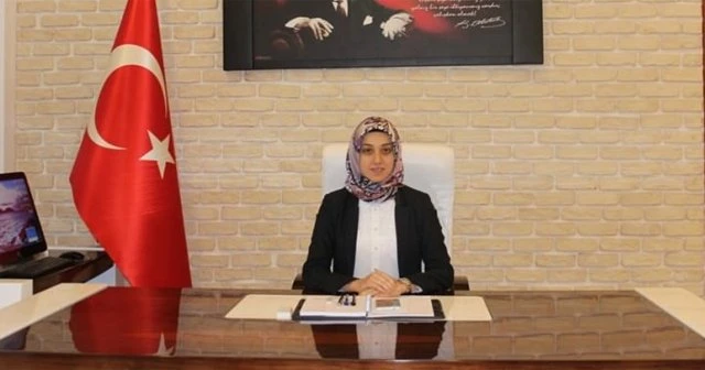 İlk başörtülü kaymakam göreve başladı