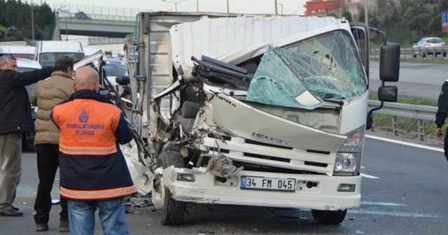 İstanbul&#039;da trafiği felç eden kaza