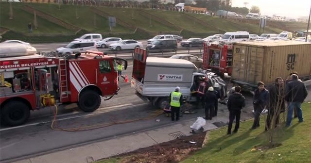 İstanbul TEM Otoyolu&#039;nda feci kaza, 2 ölü