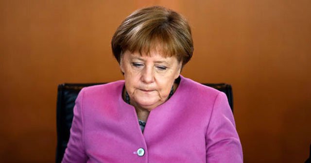 Merkel, &#039;Türkiye ile anlaşmaya bağlıyız&#039;