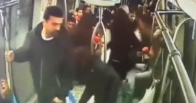 Metroda &#039;bomba&#039; şakası güvenlik kameralarına yansıdı