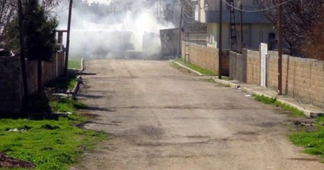 Nusaybin&#039;de yol kesen PKK&#039;lılar araçları yaktı