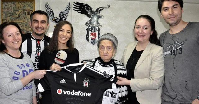 Olcay Şahan'dan Meryem Nine'ye imzalı forma