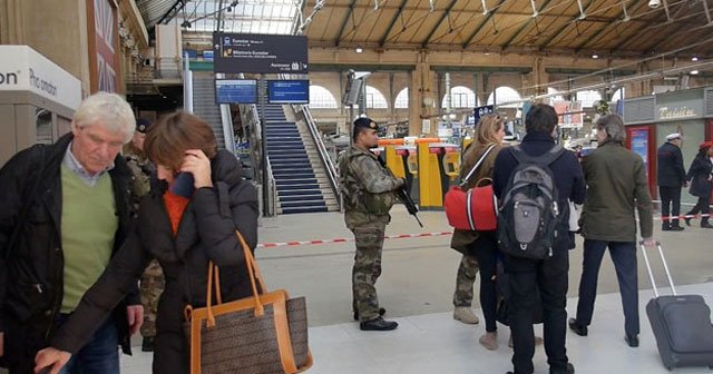 Paris-Brüksel tren seferinde şüpheli paket alarmı