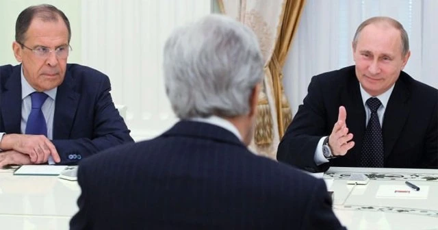 Putin&#039;den Kerry&#039;i şaşkına çeviren espri