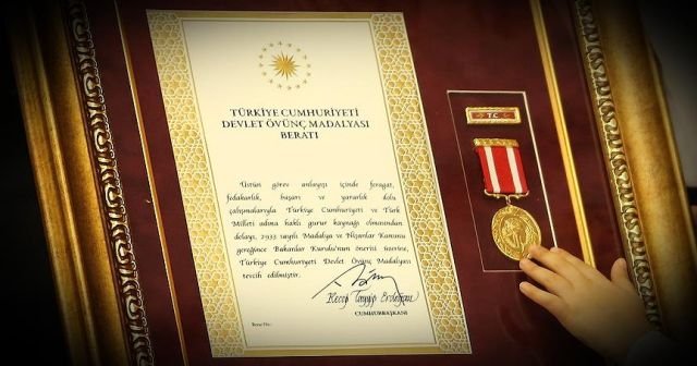 Şah Fırat şehidinin oğlu Erdoğan&#039;dan madalya alacak