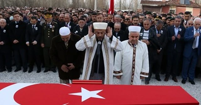 Şehidin cenazesini imam olan babası kıldırdı