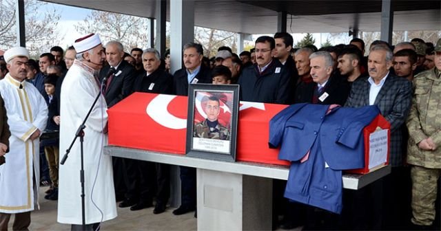 Şehit polis damatlığı ile uğurlandı