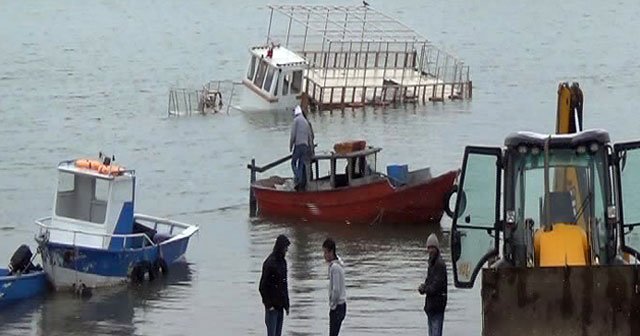 Şiddetli fırtına tekneyi batırdı