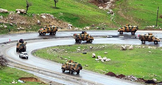 Şırnak’ta barikatlar top atışlarına tutuldu