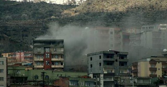 Şırnak&#039;ta çukur ve barikatlara top atışı