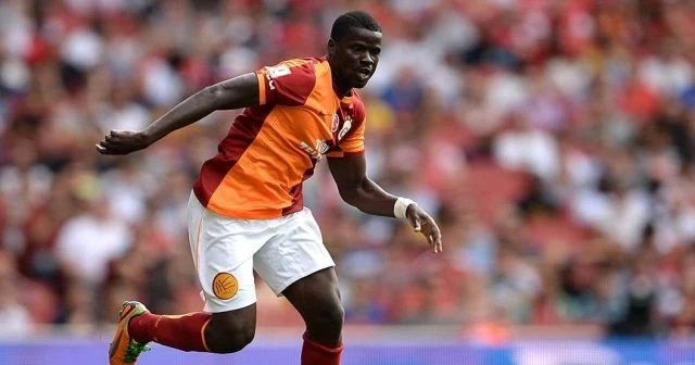 Sunderland Eboue ile anlaştı