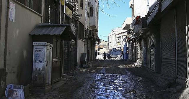 Sur&#039;da &#039;teslim ol&#039; çağrısı sürüyor