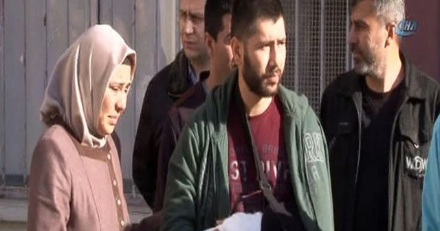 Yaralı silah arkadaşı şehidi yalnız bırakmadı