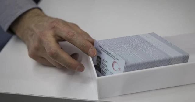 Yeni kimlik kartlarının dağıtımı başladı