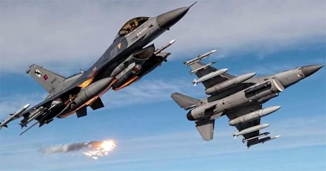 Yunanistan 2 F-16 uçağımızı taciz etti