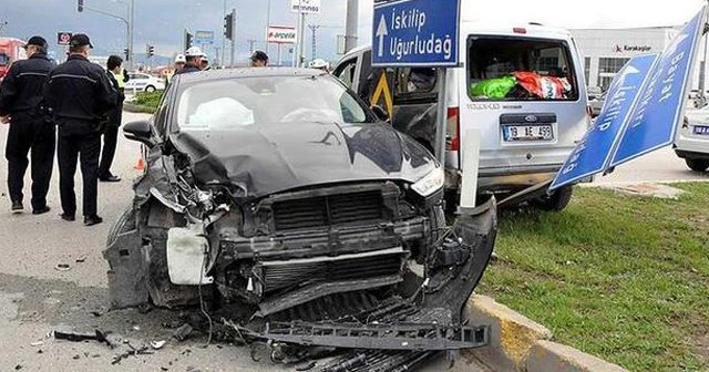 AK Partili Belediye Başkanı kaza yaptı