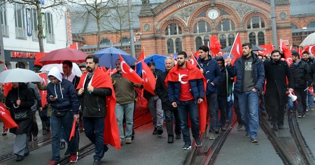 Almanya&#039;da teröre karşı birlik yürüyüşü