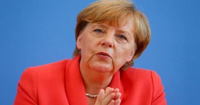 Angela Merkel partisine borçlu çıktı