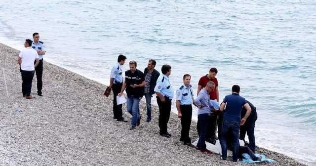 Antalya&#039;da denizde erkek cesedi bulundu