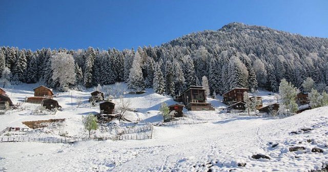 Ayder Yaylası&#039;na kar yağdı