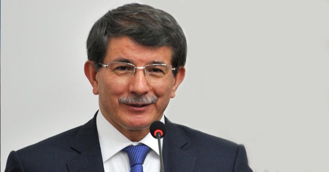 Başbakan Ahmet Davutoğlu&#039;ndan Türkiye Gazetesi&#039;ne kutlama