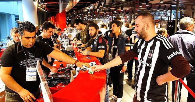 Beşiktaş&#039;ın en büyük Kartal Yuvası mağazası açıldı