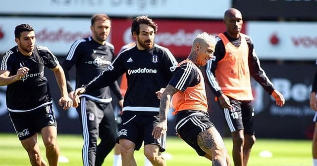 Beşiktaş&#039;ta Quaresma takımla çalışmalara başladı