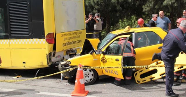 Beykoz'da taksi yolcu otobüsüne çarptı, 1 ölü