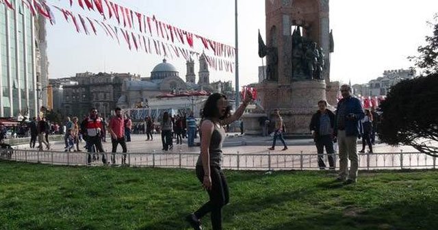 Bıçaklı kadın Taksim&#039;i karıştırdı