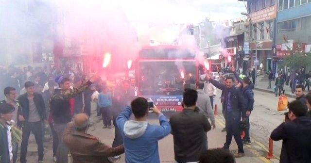 Büyükşehir Belediye Başkanı, şampiyon futbolculara daire sözü verdi