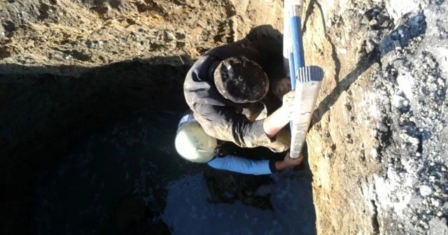 Çukura düşen yaşlı adamı itfaiye kurtardı